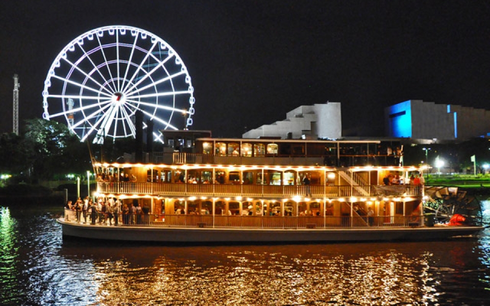 Kookaburra Queen II at night, wheel of Brisbane, southbank